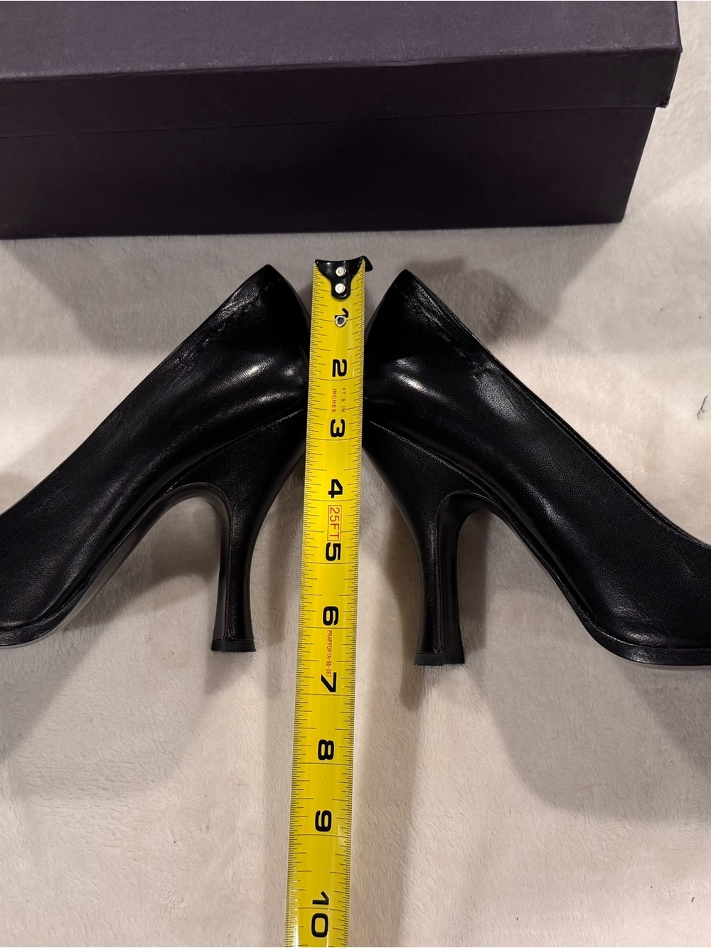 Classic New Black Leather Prada Pumps with Decorative flower Knot size 41 - Picture 3 of 5